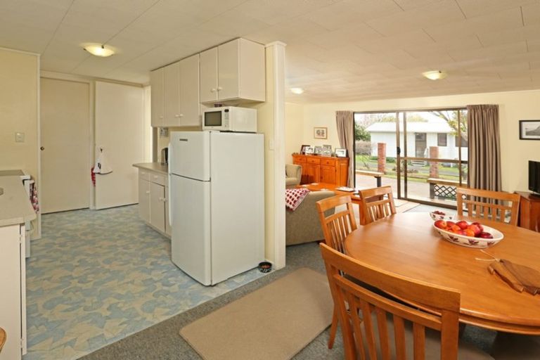 Photo of property in 9 Compass Place, Te Atatu Peninsula, Auckland, 0610
