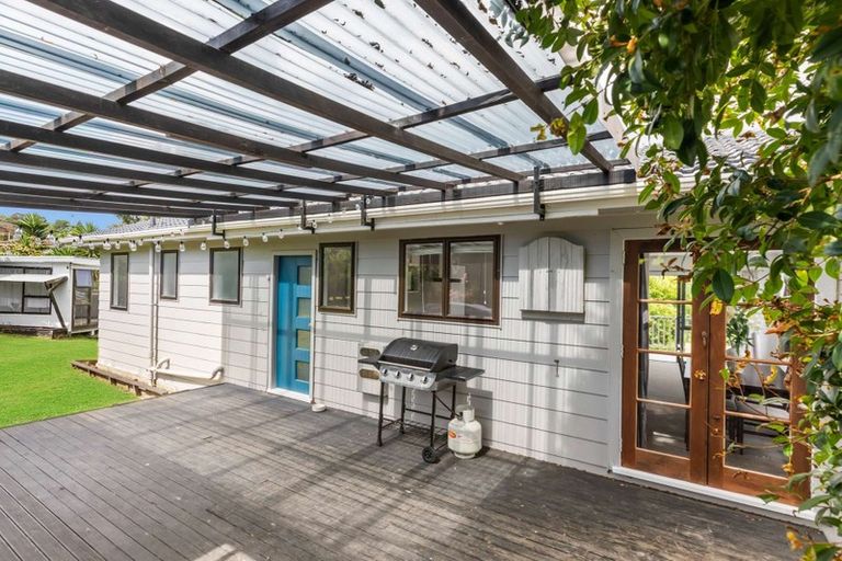 Photo of property in 80 Sunvue Road, Glen Eden, Auckland, 0602