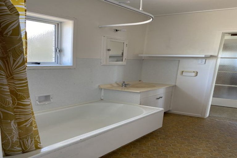 Photo of property in 142 Old Farm Road, Hamilton East, Hamilton, 3216