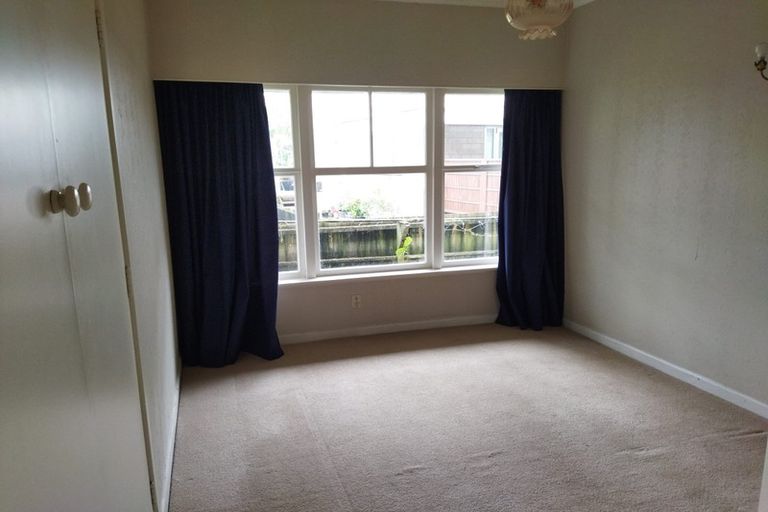 Photo of property in 279 Great North Road, Henderson, Auckland, 0612