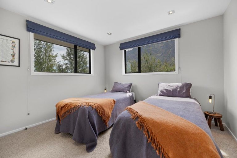 Photo of property in 4 Kinross Lane, Jacks Point, Queenstown, 9371