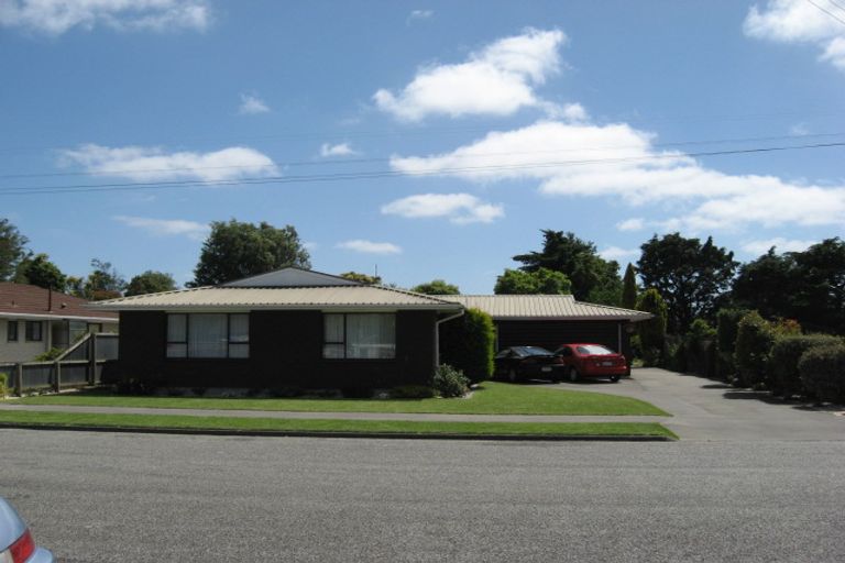 Photo of property in 29 Dinton Street, Russley, Christchurch, 8042