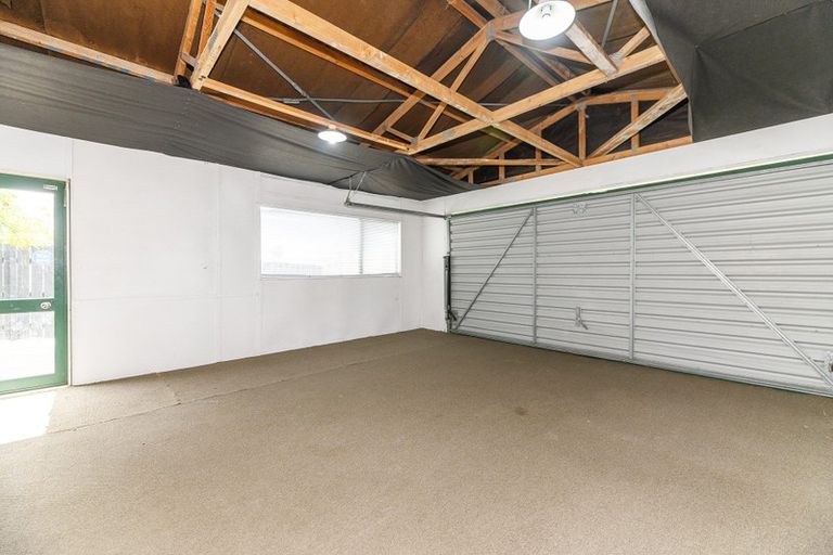 Photo of property in 43a Golf Road, New Lynn, Auckland, 0600