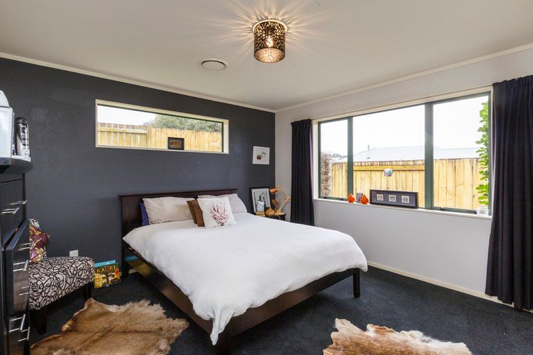 Photo of property in 3 Logan Way, Kelvin Grove, Palmerston North, 4414