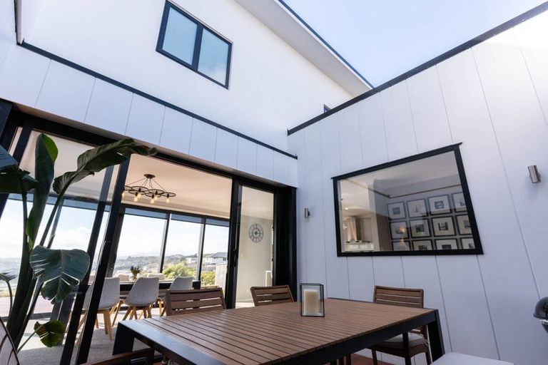 Photo of property in 28 Queen Charlotte Drive, Aotea, Porirua, 5024