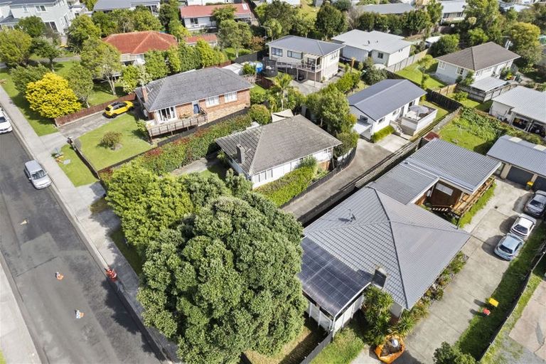 Photo of property in 8 Brookfield Road, Te Atatu Peninsula, Auckland, 0610