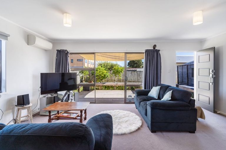 Photo of property in 1/11 Ranui Station Road, Ranui, Auckland, 0612