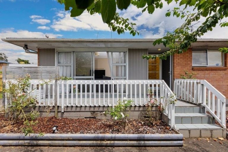 Photo of property in 1/185 Henderson Valley Road, Henderson, Auckland, 0612