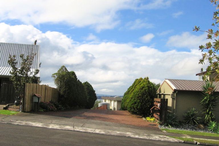 Photo of property in 1/7 Pounamu Place, Shelly Park, Auckland, 2014