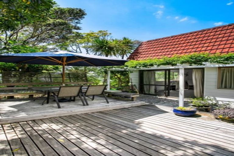 Photo of property in 14 John Downs Drive, Browns Bay, Auckland, 0630