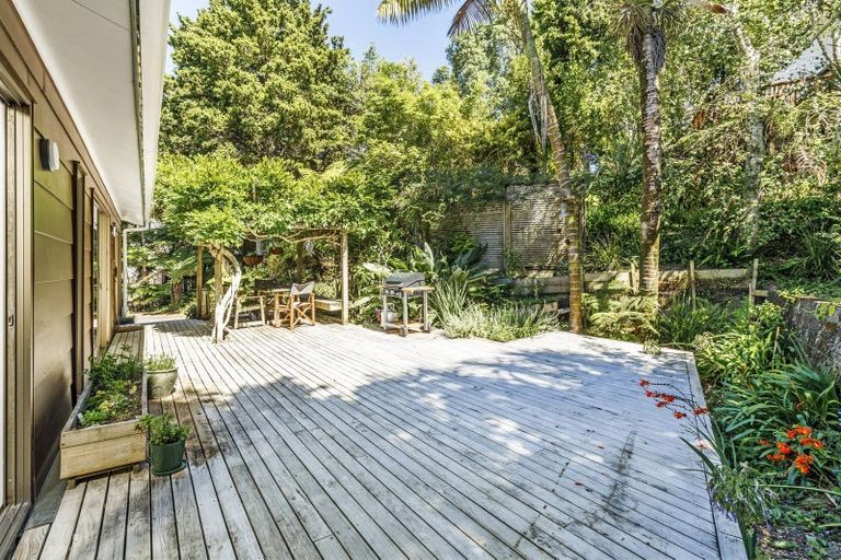 Photo of property in 9 Geoffrey Road, Torbay, Auckland, 0630