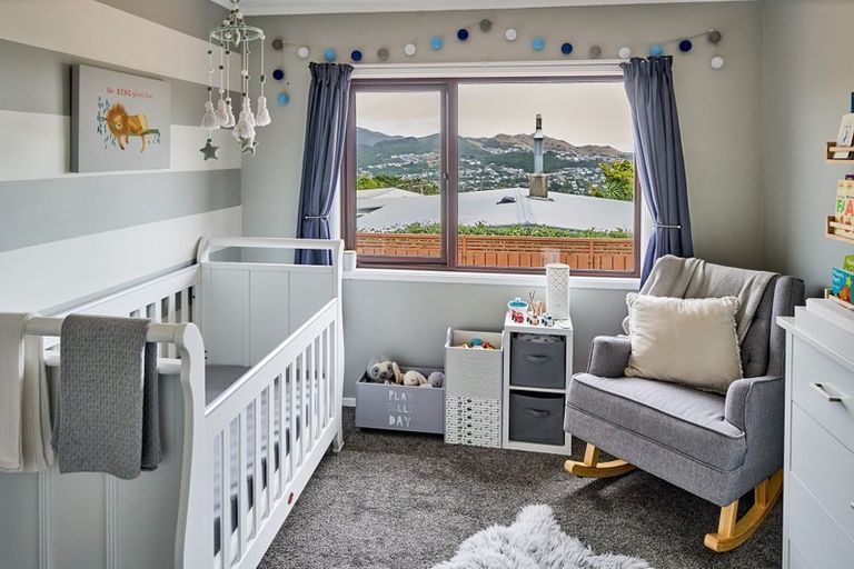 Photo of property in 15a Ruskin Road, Newlands, Wellington, 6037