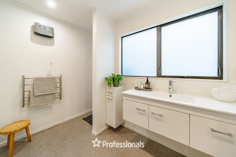 Photo of property in 6 Cassis Place, Crofton Downs, Wellington, 6035