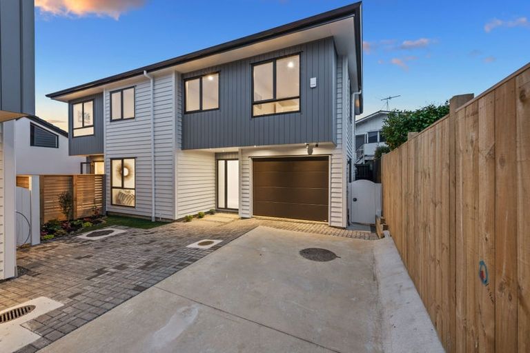Photo of property in 42c Takutai Avenue, Half Moon Bay, Auckland, 2012
