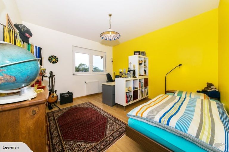 Photo of property in 32 Red Hills Road, Massey, Auckland, 0614