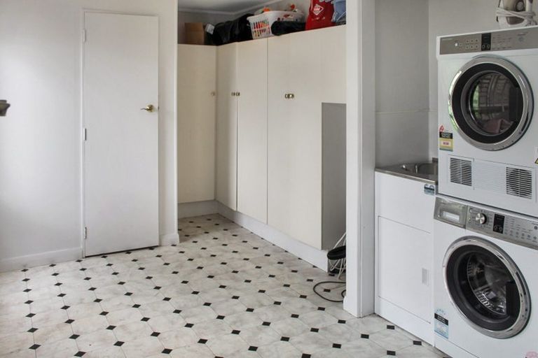 Photo of property in 43 Stewart Crescent, Hokowhitu, Palmerston North, 4410