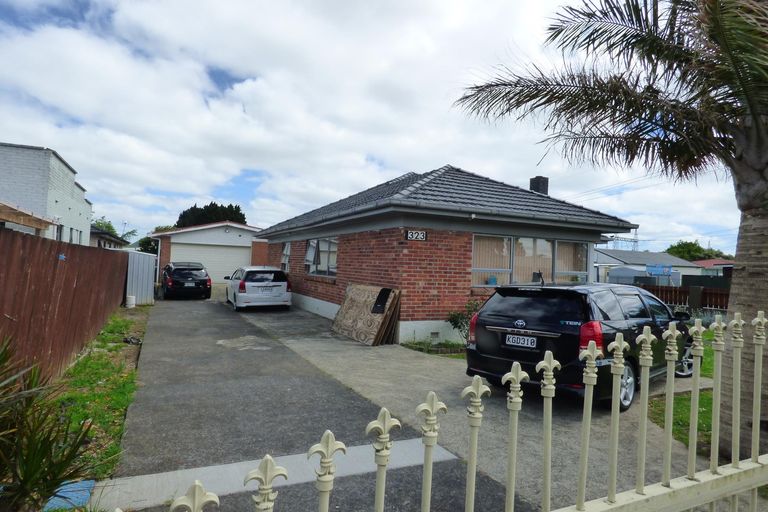 Photo of property in 323 Massey Road, Mangere East, Auckland, 2024