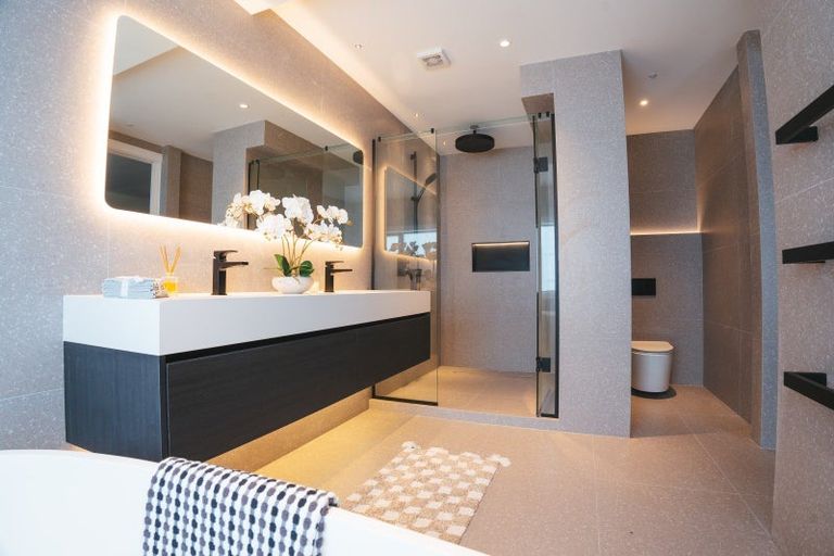 Photo of property in 61a Churchill Road, Murrays Bay, Auckland, 0630