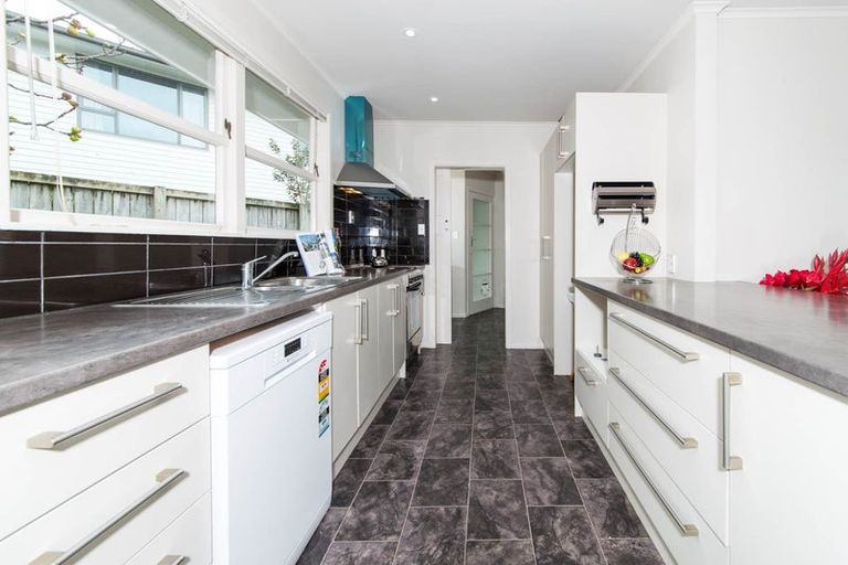 Photo of property in 13 James Street, Glenfield, Auckland, 0629