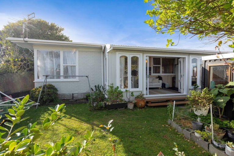 Photo of property in 8 Omata Road, Westown, New Plymouth, 4310