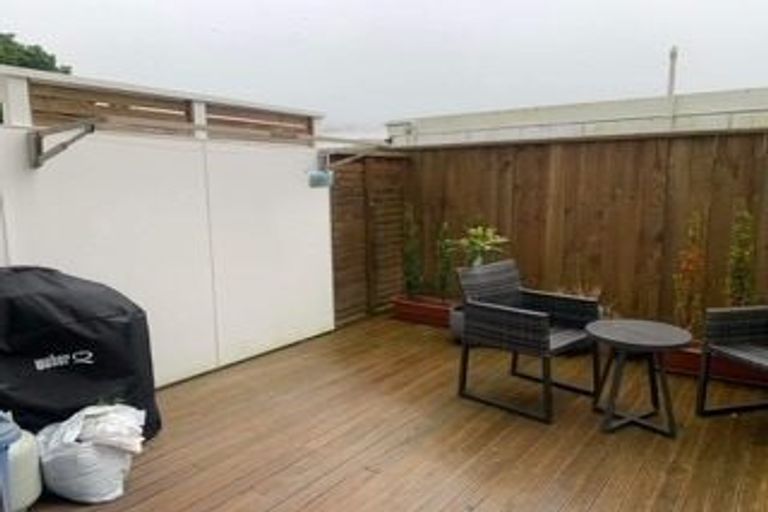 Photo of property in 32u3 Dr Taylor Terrace, Johnsonville, Wellington, 6037