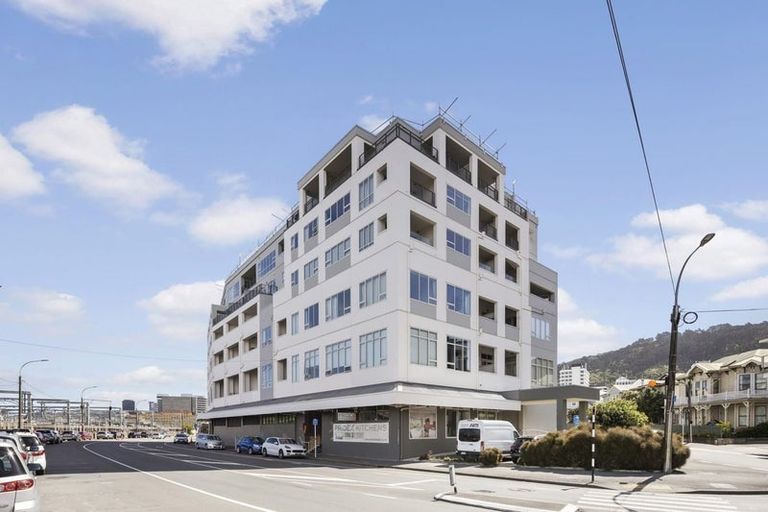 Photo of property in Stadium Garden Flats, 117/107 Thorndon Quay, Pipitea, Wellington, 6011