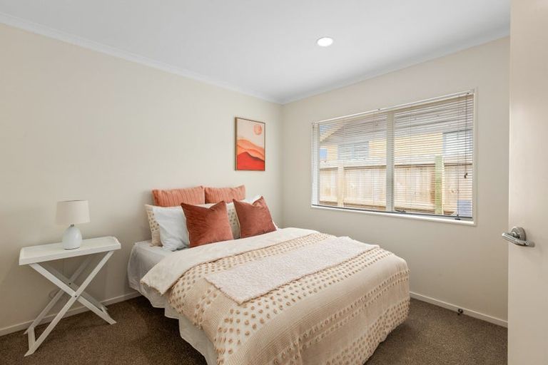 Photo of property in 106 Lakeside Drive, Orewa, 0931