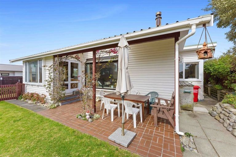 Photo of property in 6 William Street, Waikanae Beach, Waikanae, 5036