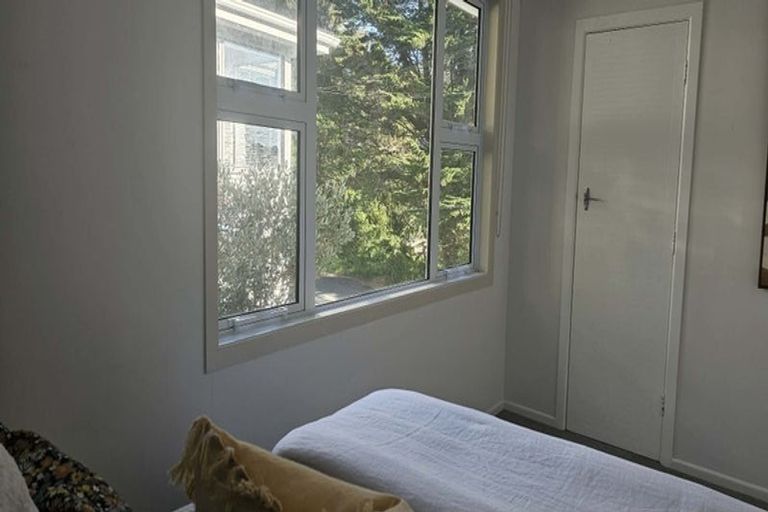 Photo of property in 9 Lomond Street, Newlands, Wellington, 6037