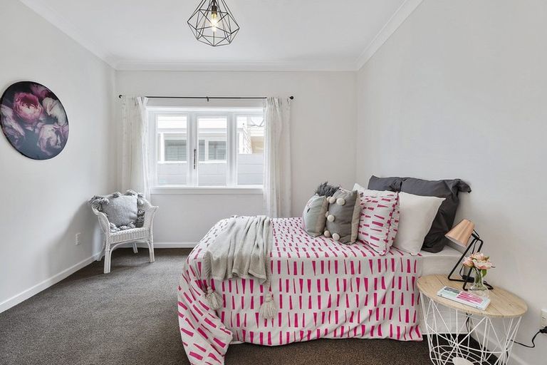 Photo of property in 24 Ferry Street, Seatoun, Wellington, 6022