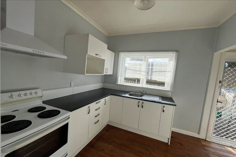 Photo of property in 98/98a Weraroa Road, Levin, 5510