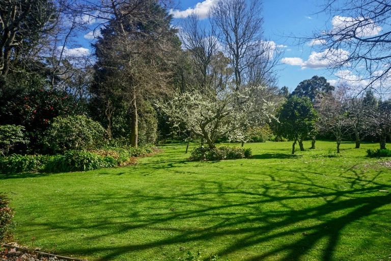 Photo of property in 72 Avenue North Road, Levin, 5510