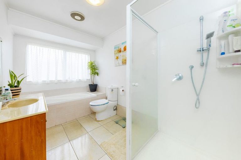 Photo of property in 2/183 Ti Rakau Drive, Pakuranga Heights, Auckland, 2010