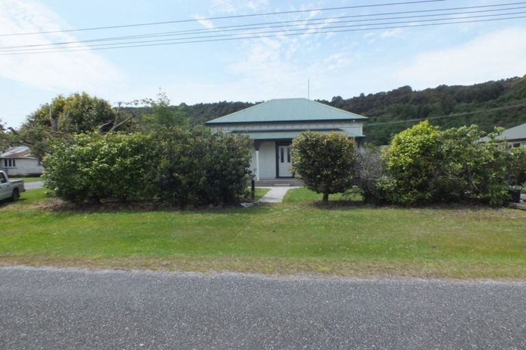 Photo of property in 83 Dick Street, Reefton, 7830