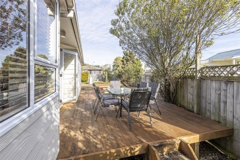 Photo of property in 16 Perrin Place, Kelvin Grove, Palmerston North, 4414