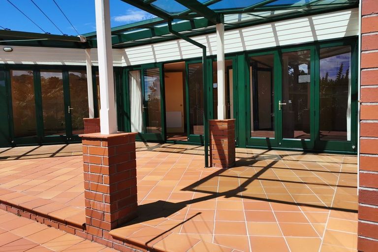 Photo of property in 21 Rosalind Road, Glenfield, Auckland, 0629