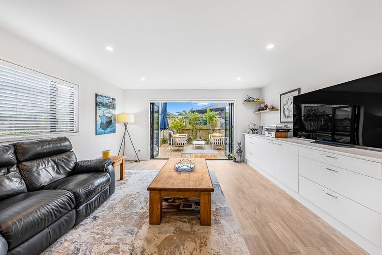 Photo of property in 8 Makete Crescent, Hobsonville, Auckland, 0618