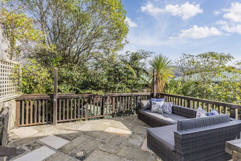 Photo of property in 142 The Ridgeway, Mornington, Wellington, 6021