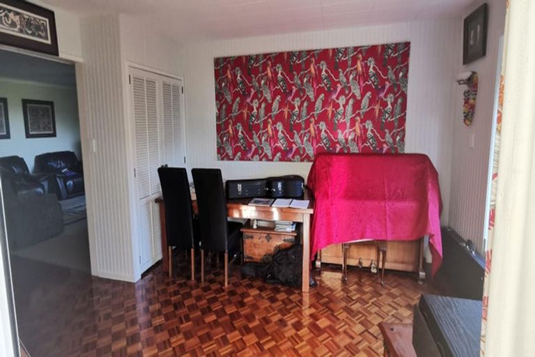 Photo of property in 22 Deane Avenue, Titirangi, Auckland, 0604