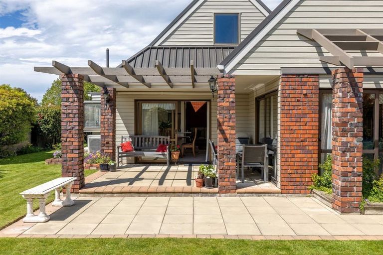 Photo of property in 8a Ringwood Place, Avonhead, Christchurch, 8042