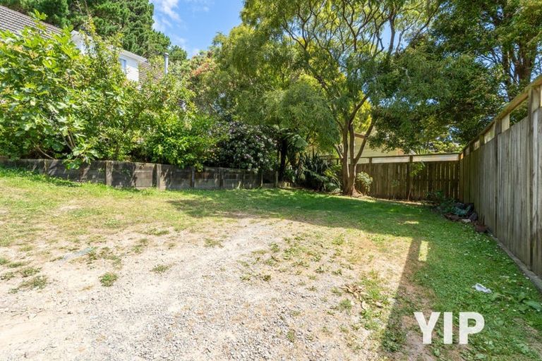 Photo of property in 74 Newlands Road, Newlands, Wellington, 6037