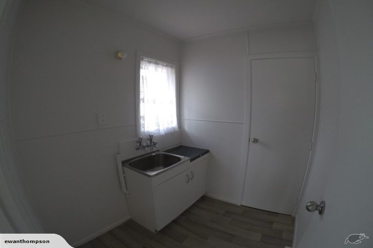 Photo of property in 2 Hereford Street, Te Atatu Peninsula, Auckland, 0610