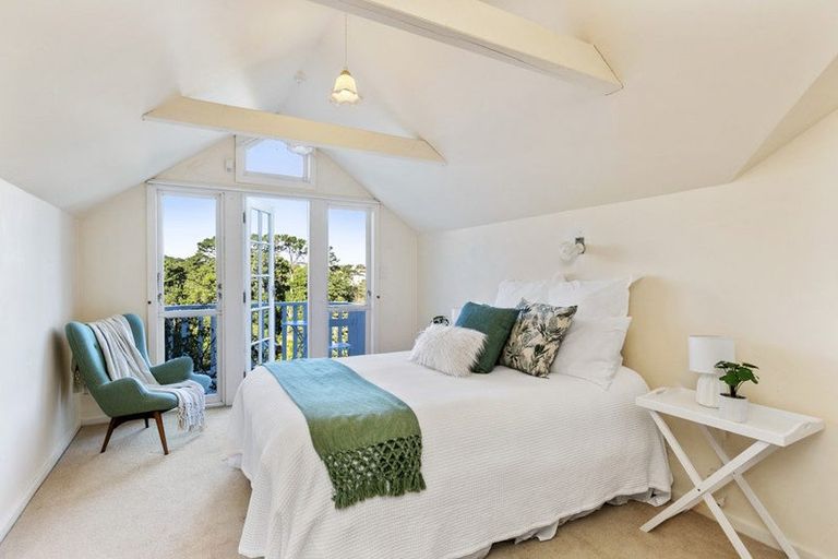 Photo of property in 61 Garden Road, Northland, Wellington, 6012