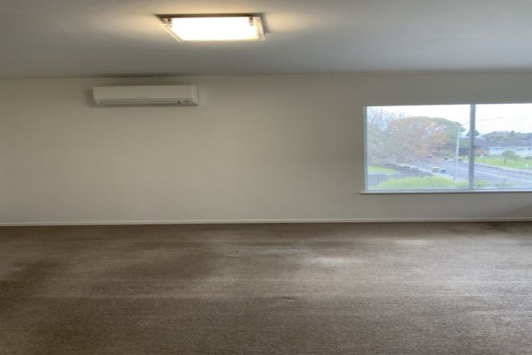 Photo of property in 54 Manhattan Heights, Glendene, Auckland, 0602