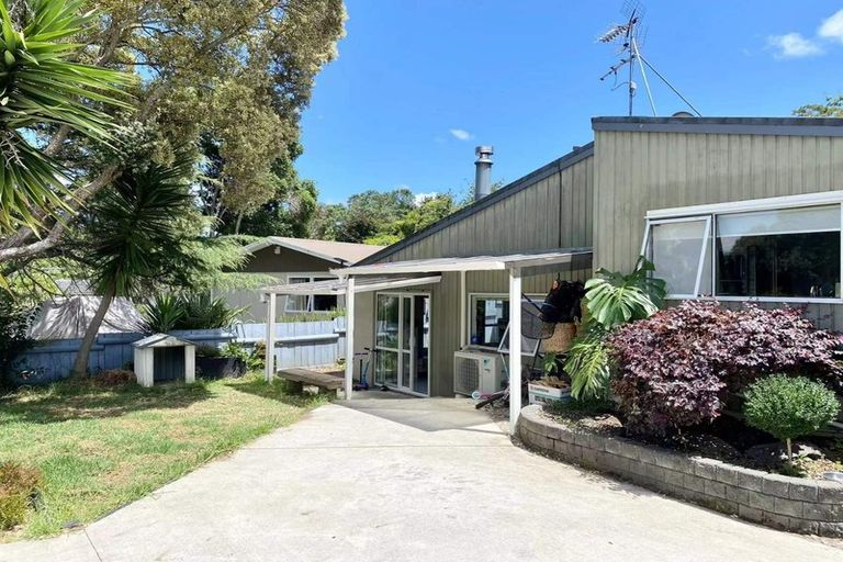 Photo of property in 14 Scotstoun Place, Glen Eden, Auckland, 0602