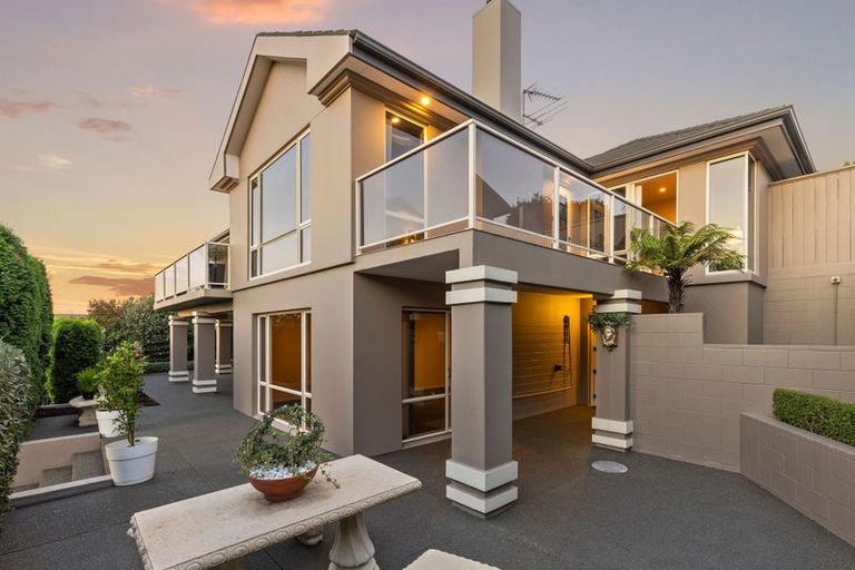 Photo of property in 16 Highcrest Heights, Westmorland, Christchurch, 8025
