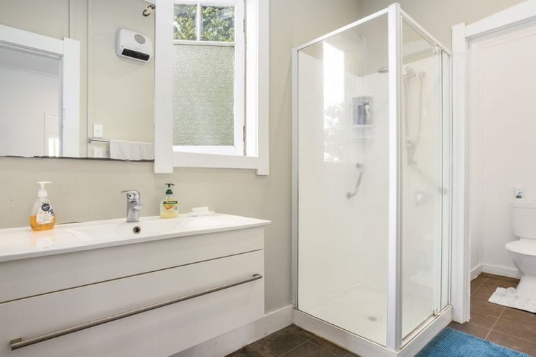 Photo of property in 33 Clayburn Road, Glen Eden, Auckland, 0602