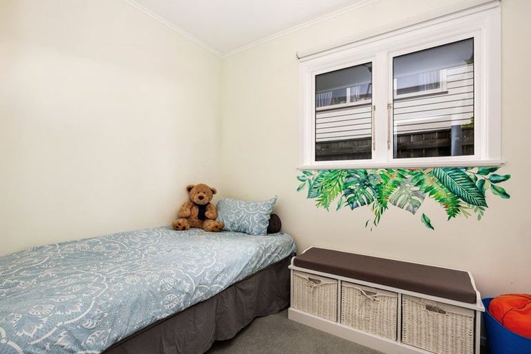Photo of property in 48 Homewood Crescent, Karori, Wellington, 6012