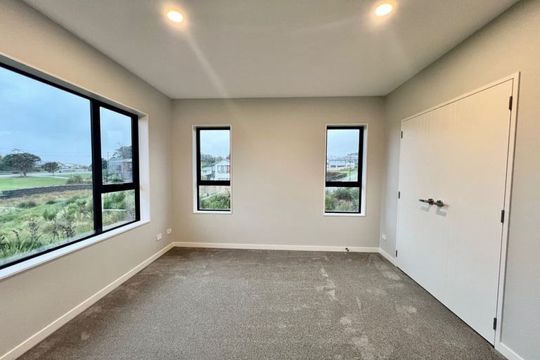 Photo of property in 16 Kiokio Place, Swanson, Auckland, 0614