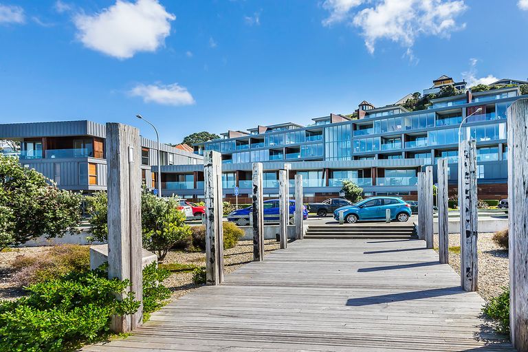 Photo of property in Patent 326 Apartments, 326 Evans Bay Parade, Hataitai, Wellington, 6021
